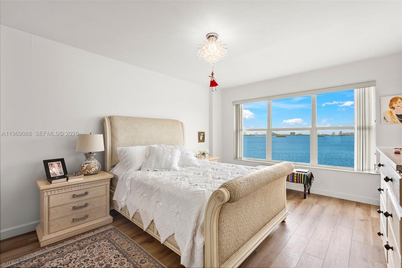 11111 Biscayne Blvd , Unit 8D, Miami, FL 33181 Photo