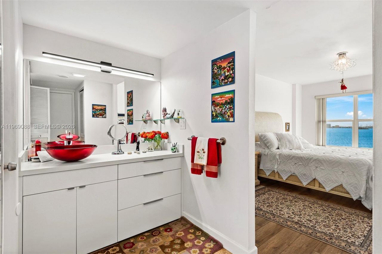 11111 Biscayne Blvd , Unit 8D, Miami, FL 33181 Photo