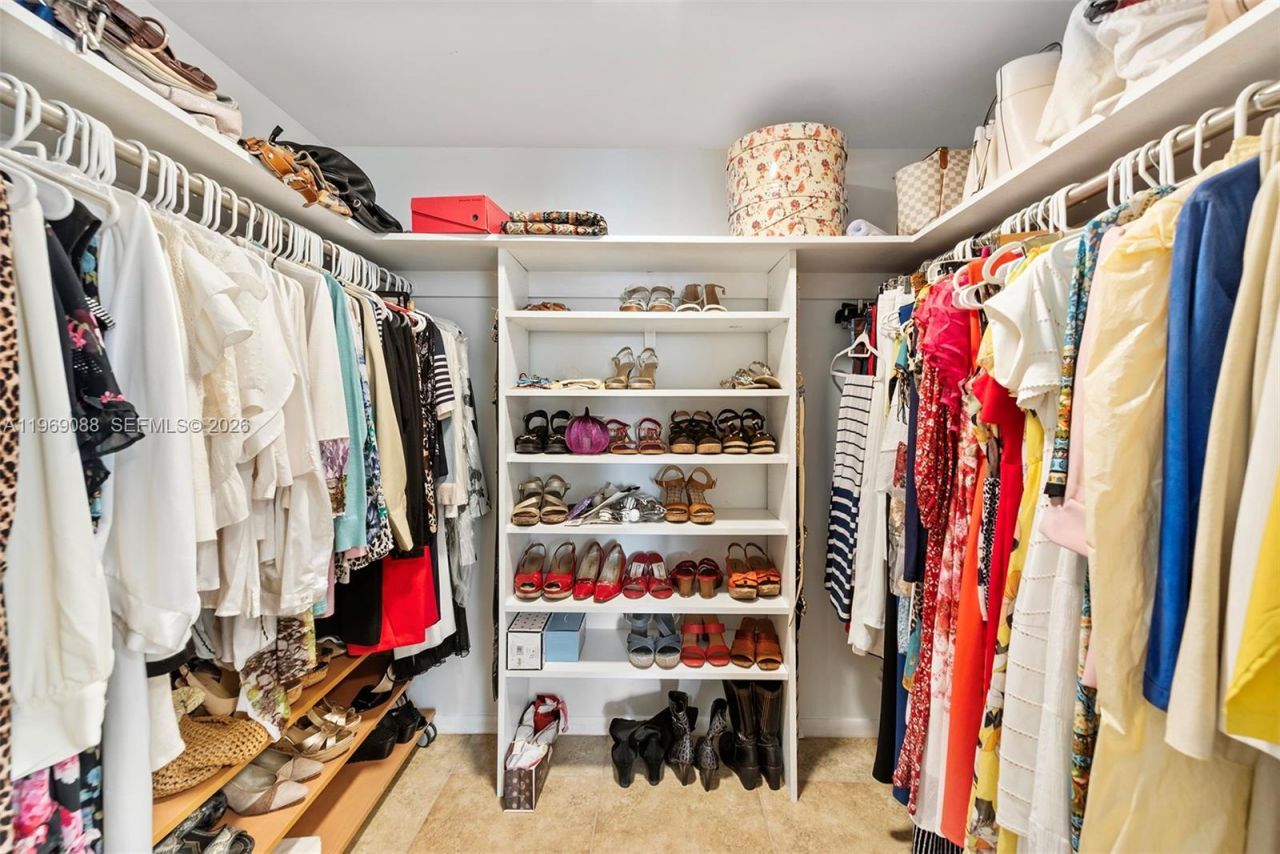 11111 Biscayne Blvd , Unit 8D, Miami, FL 33181 Photo