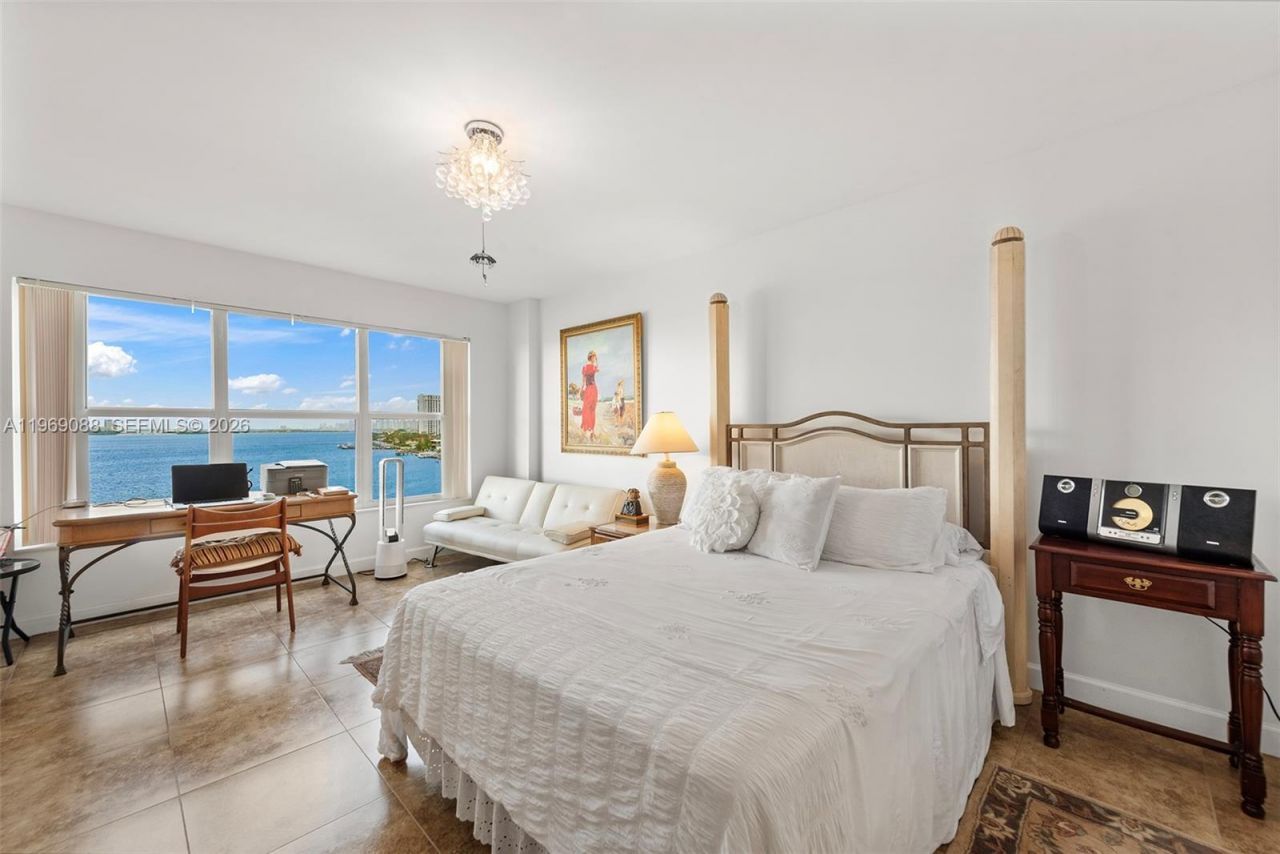 11111 Biscayne Blvd , Unit 8D, Miami, FL 33181 Photo