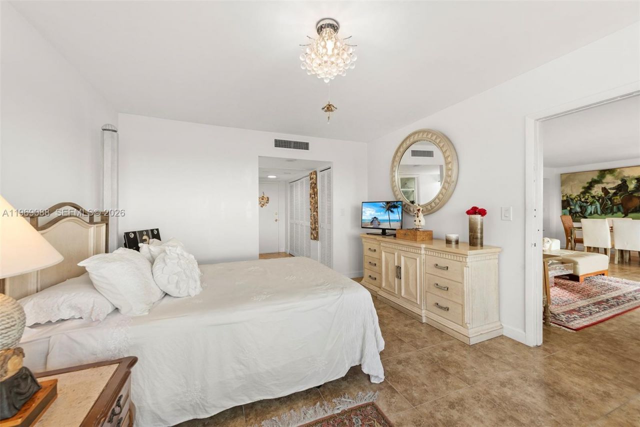 11111 Biscayne Blvd , Unit 8D, Miami, FL 33181 Photo