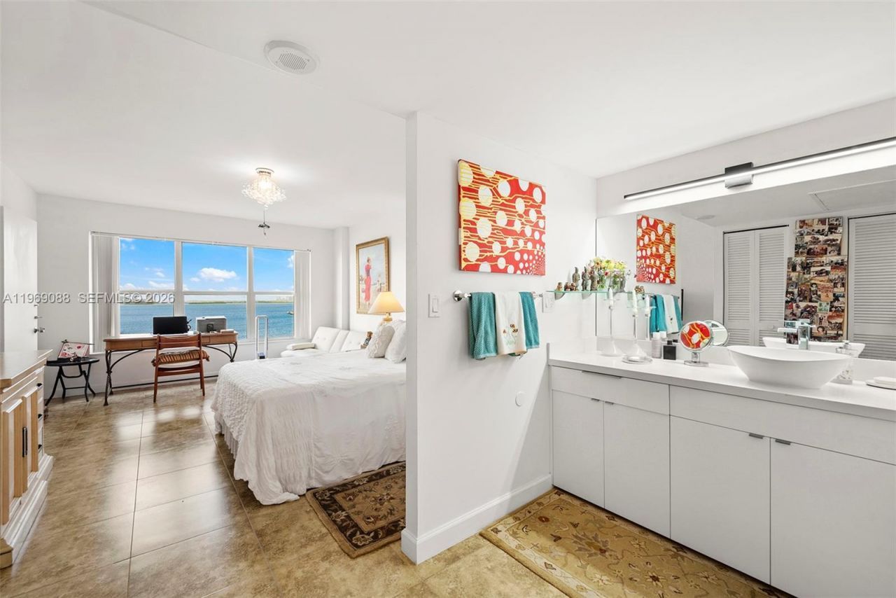 11111 Biscayne Blvd , Unit 8D, Miami, FL 33181 Photo