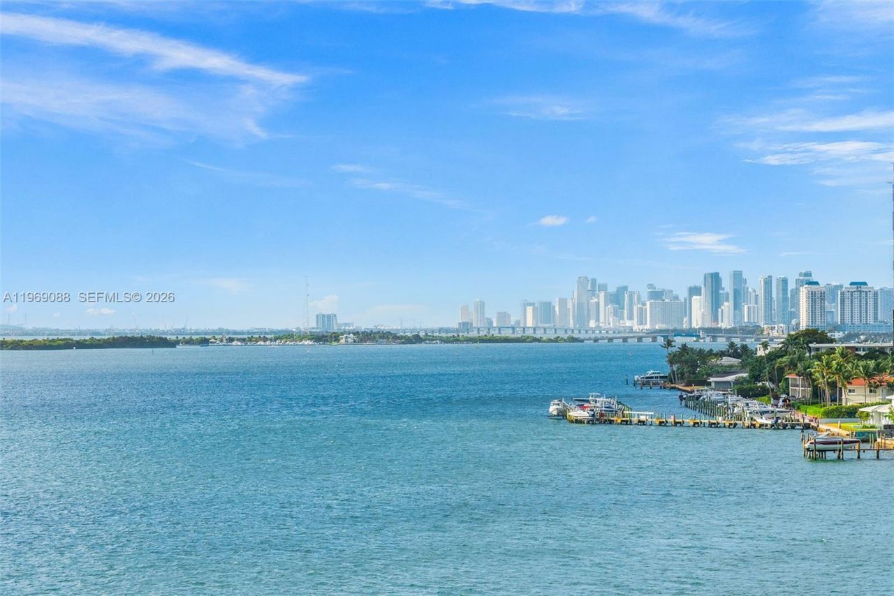 11111 Biscayne Blvd , Unit 8D, Miami, FL 33181 Photo