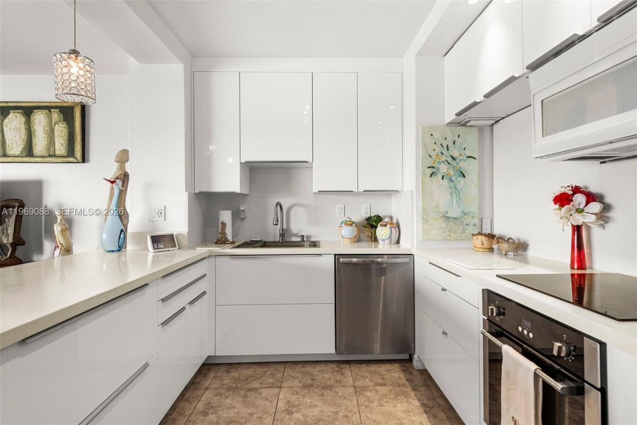 11111 Biscayne Blvd , Unit 8D, Miami, FL 33181 Photo