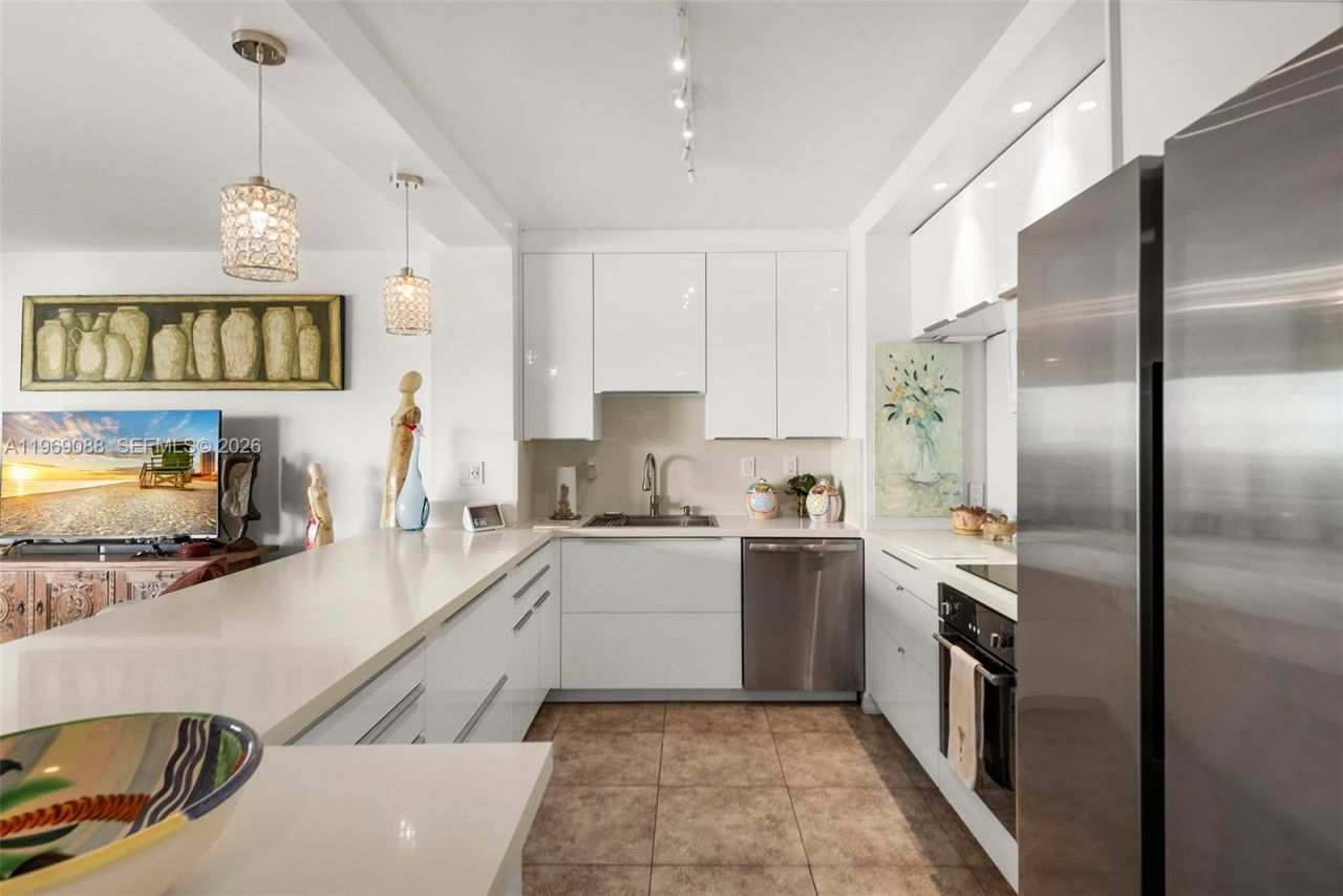 11111 Biscayne Blvd , Unit 8D, Miami, FL 33181 Photo