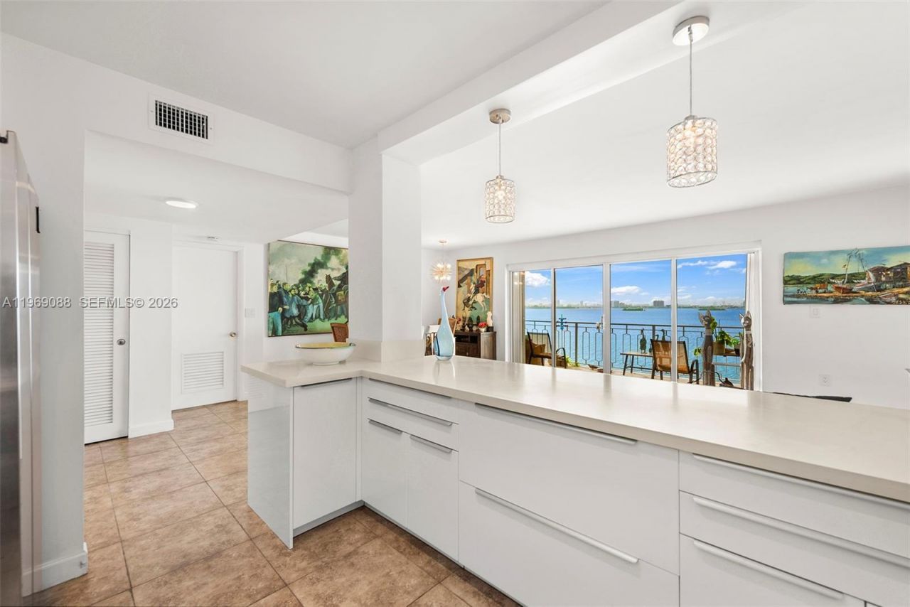 11111 Biscayne Blvd , Unit 8D, Miami, FL 33181 Photo