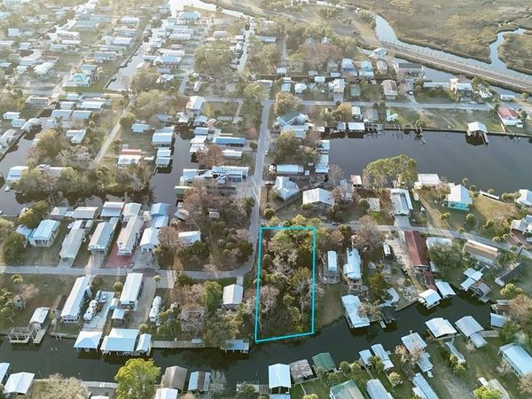 12 SE 241st St, Suwannee, FL 32692