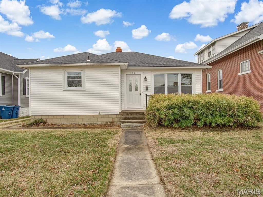 1504 Broadway, Highland, IL 62249 Main Photo