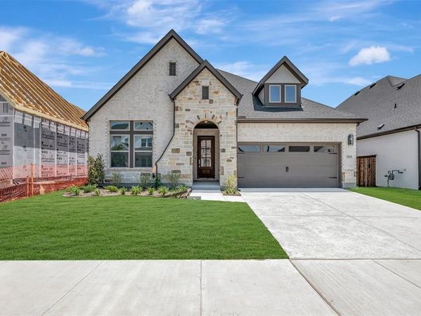 7829 Pondview Lane, Fort Worth, TX 76123