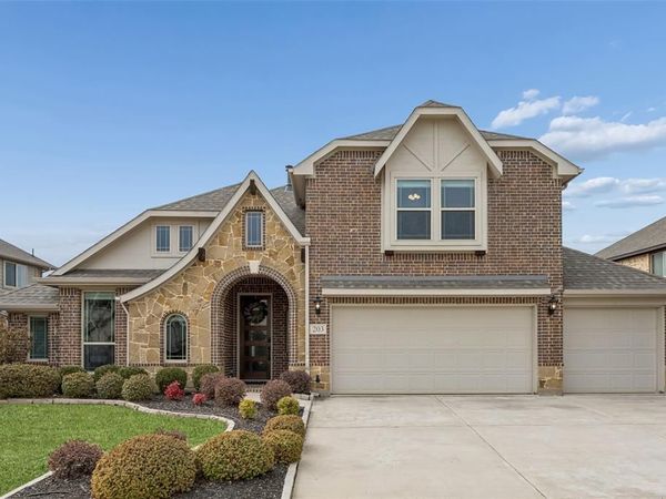 203 Oakcrest Drive, Justin, TX 76247