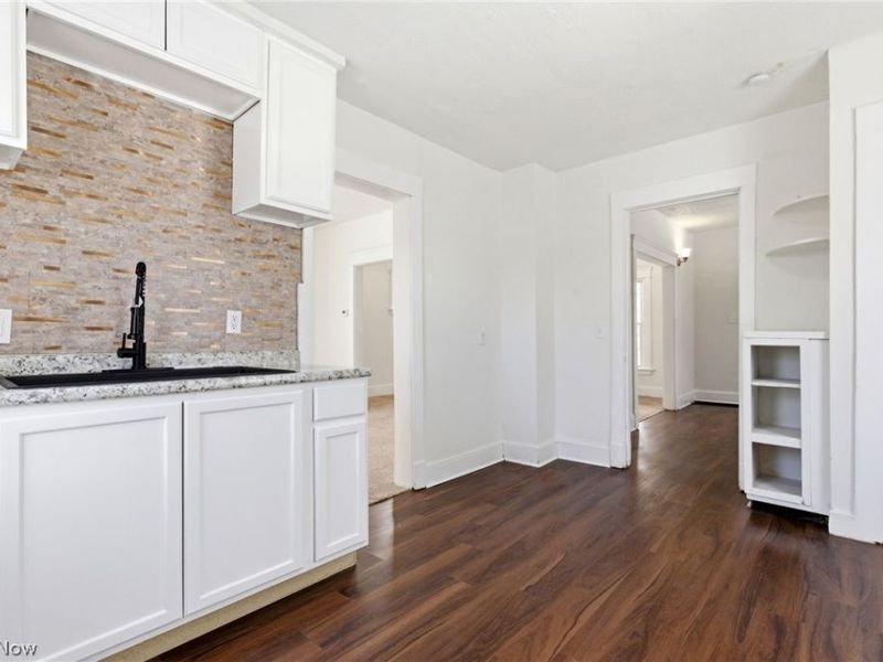 10525 Elk Avenue, Cleveland, OH 44108 Photo 11