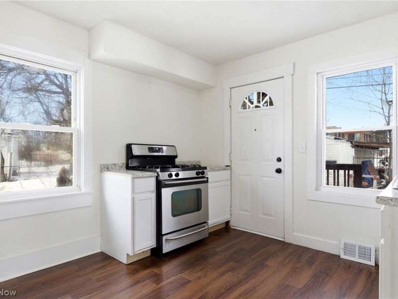 10525 Elk Avenue, Cleveland, OH 44108 Photo 13