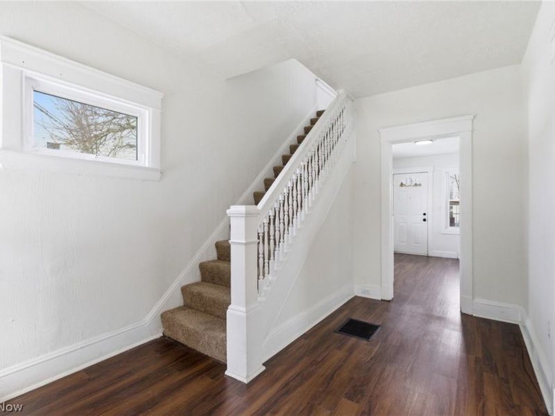 10525 Elk Avenue, Cleveland, OH 44108 Photo 16