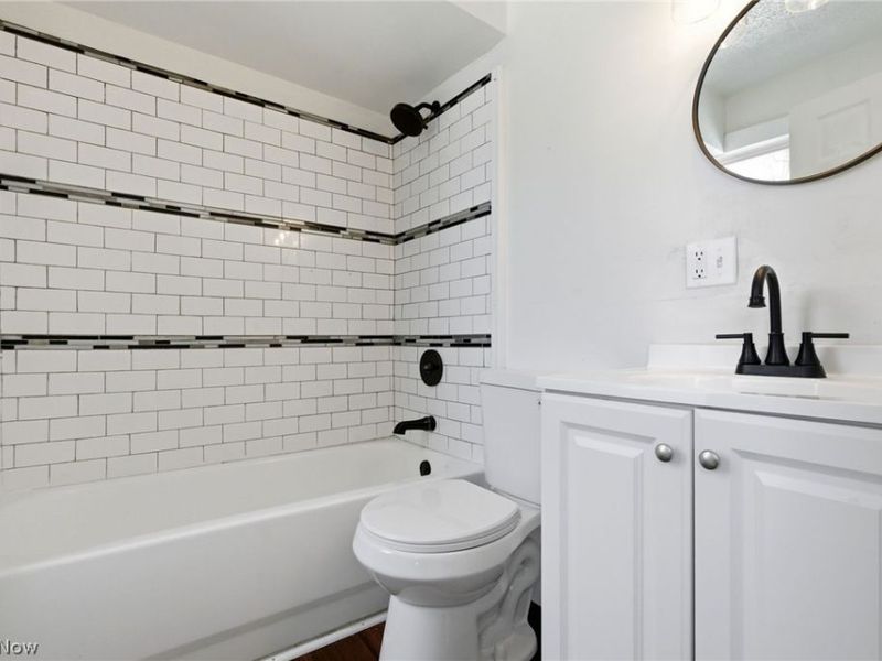 10525 Elk Avenue, Cleveland, OH 44108 Photo 18