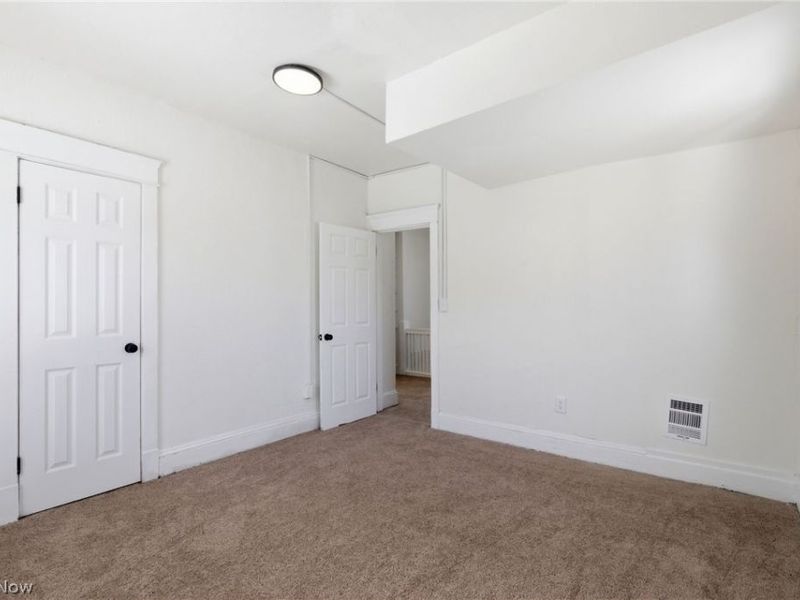 10525 Elk Avenue, Cleveland, OH 44108 Photo 22