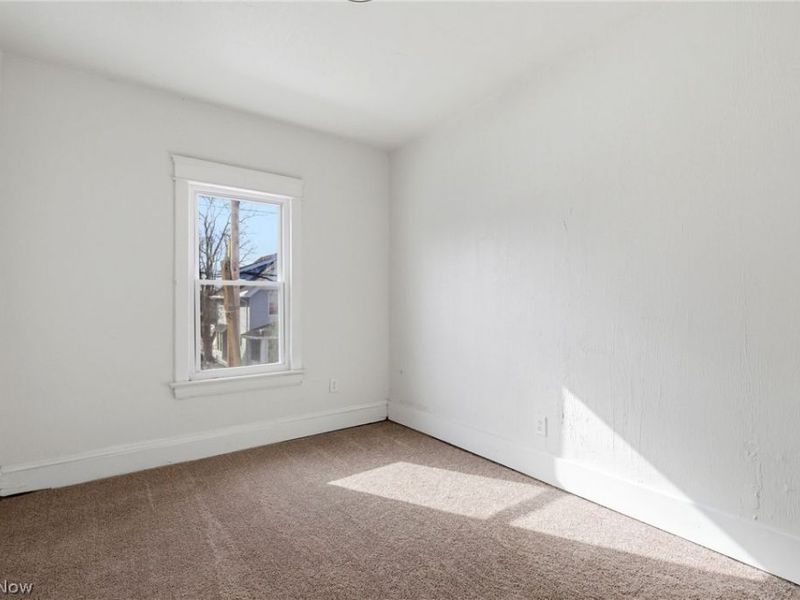 10525 Elk Avenue, Cleveland, OH 44108 Photo 25