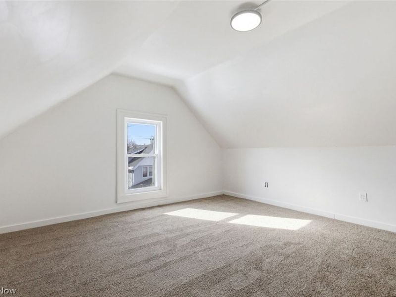 10525 Elk Avenue, Cleveland, OH 44108 Photo 28