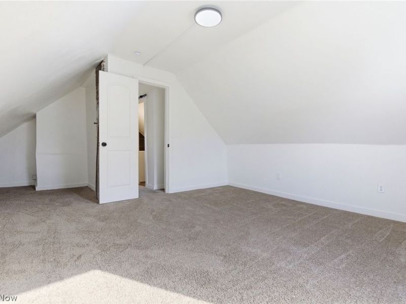 10525 Elk Avenue, Cleveland, OH 44108 Photo 29