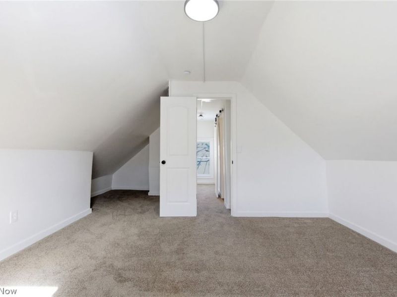 10525 Elk Avenue, Cleveland, OH 44108 Photo 31