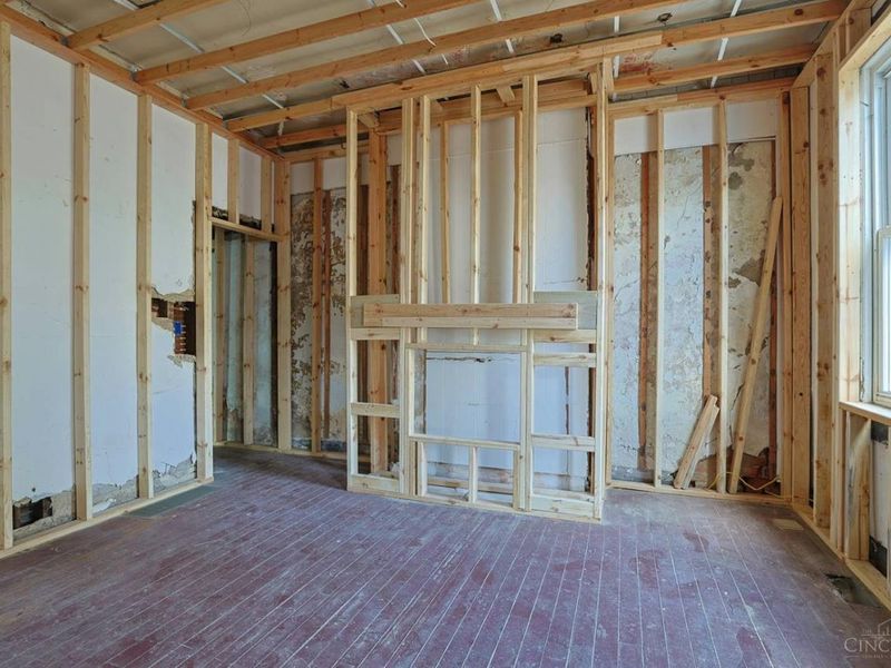 527 Glenwood Avenue, Cincinnati, OH 45229 Photo 2