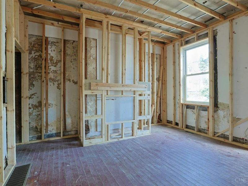 527 Glenwood Avenue, Cincinnati, OH 45229 Photo 3