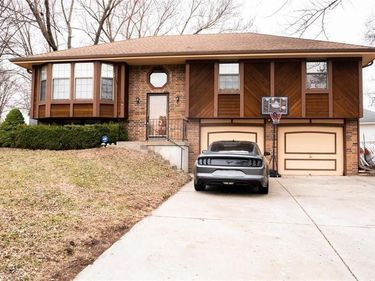 11526 N Wayne Avenue, Kansas City, MO 64155