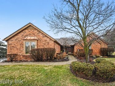 36758 Valley Ridge Drive, Farmington Hills, MI 48331