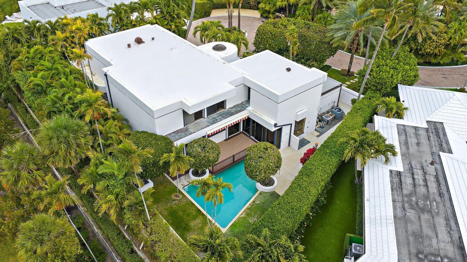 19 Sloans Curve Drive, Palm Beach, FL 33480 Photo