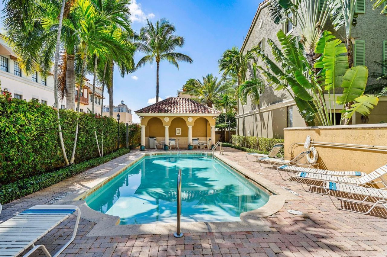 672 Fern Street, West Palm Beach, FL 33401 Photo