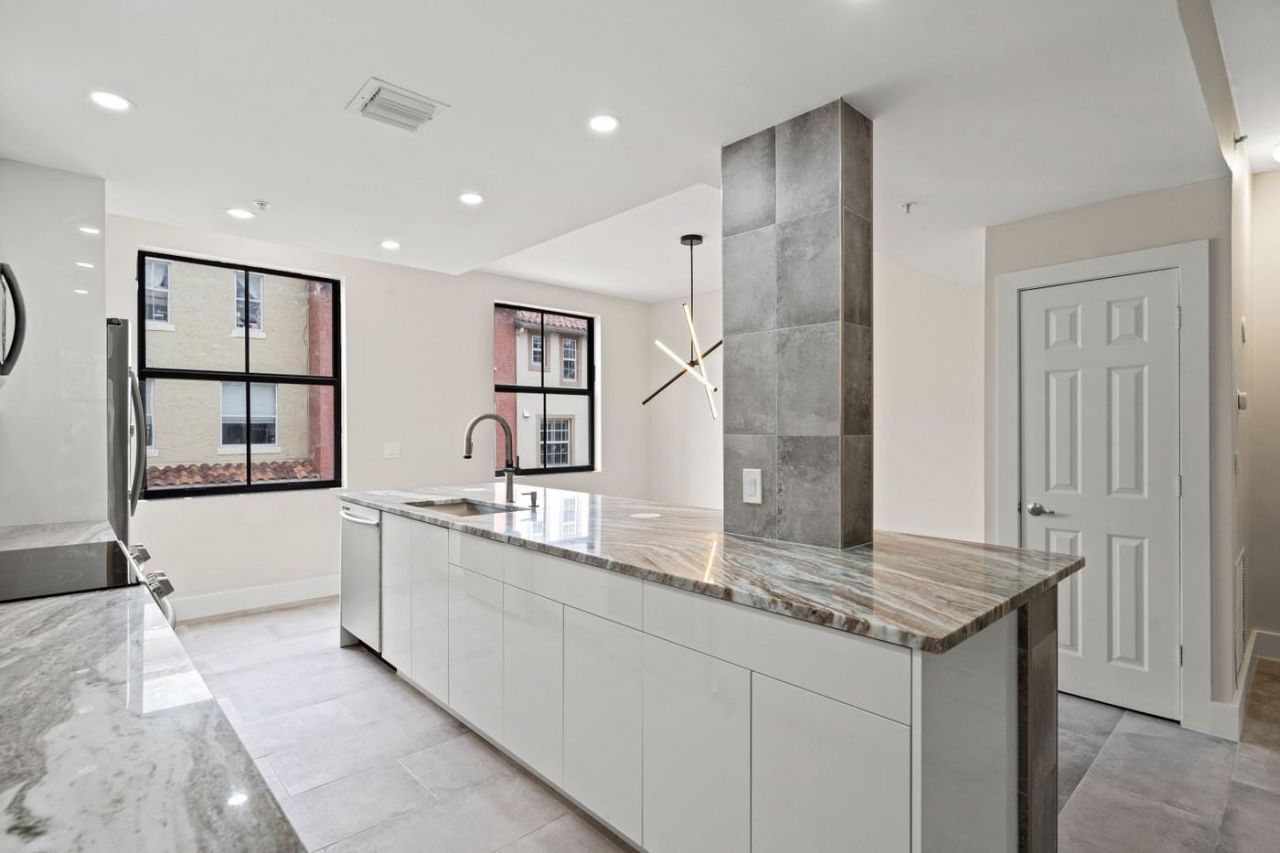 672 Fern Street, West Palm Beach, FL 33401 Photo