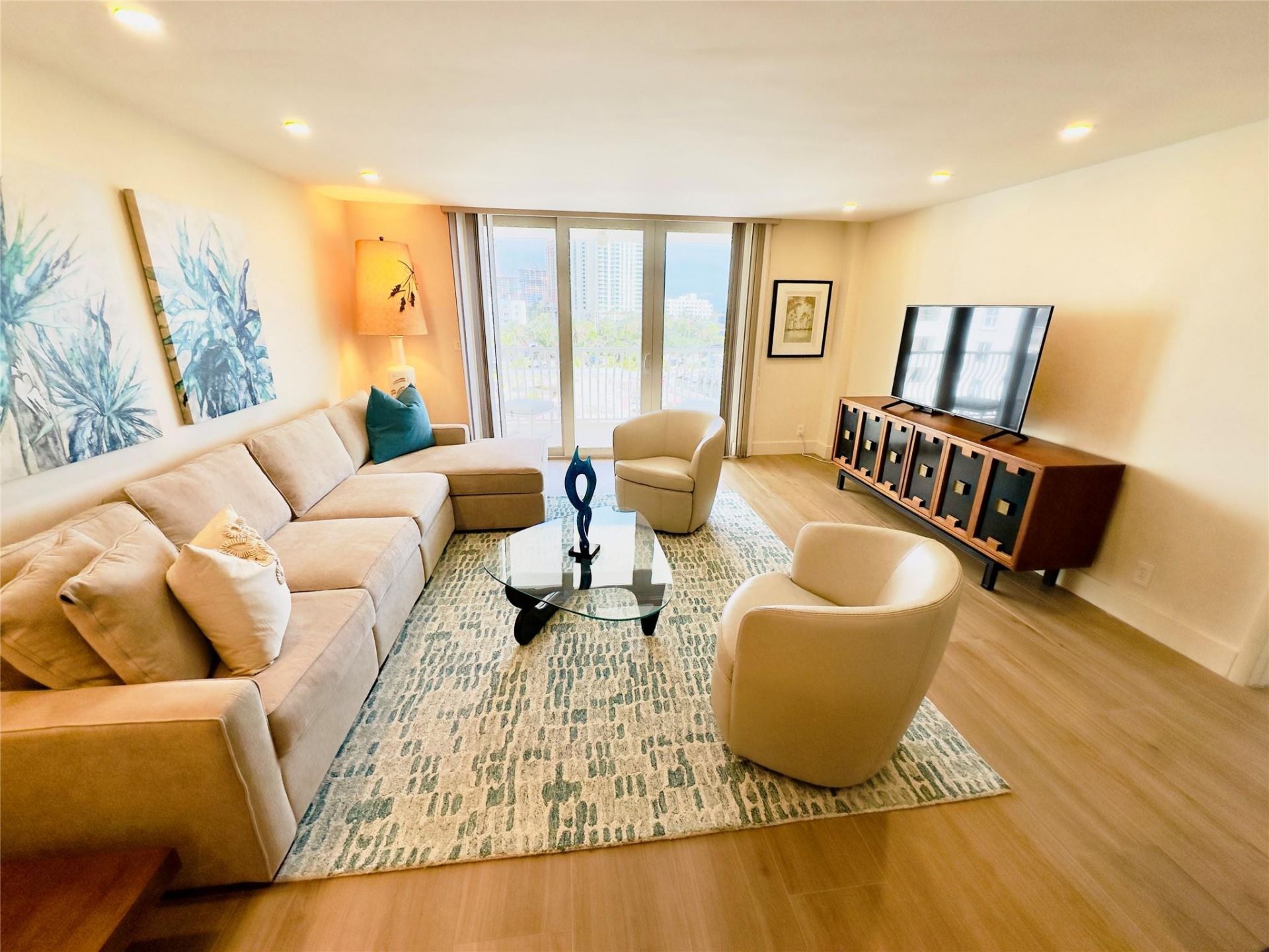 1 Las Olas Circle, Unit 513, Fort Lauderdale, FL 33316 Photo