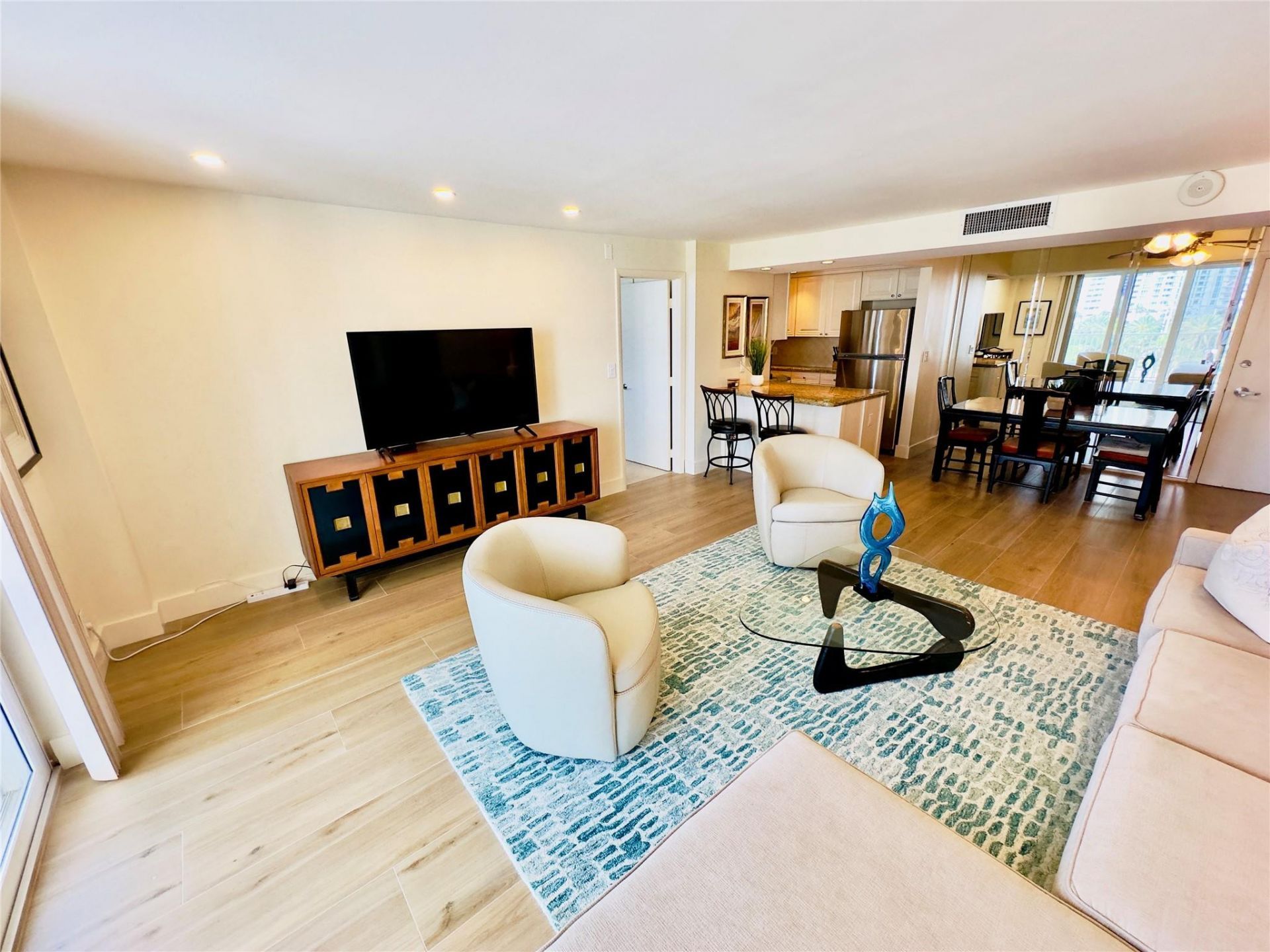 1 Las Olas Circle, Unit 513, Fort Lauderdale, FL 33316 Photo