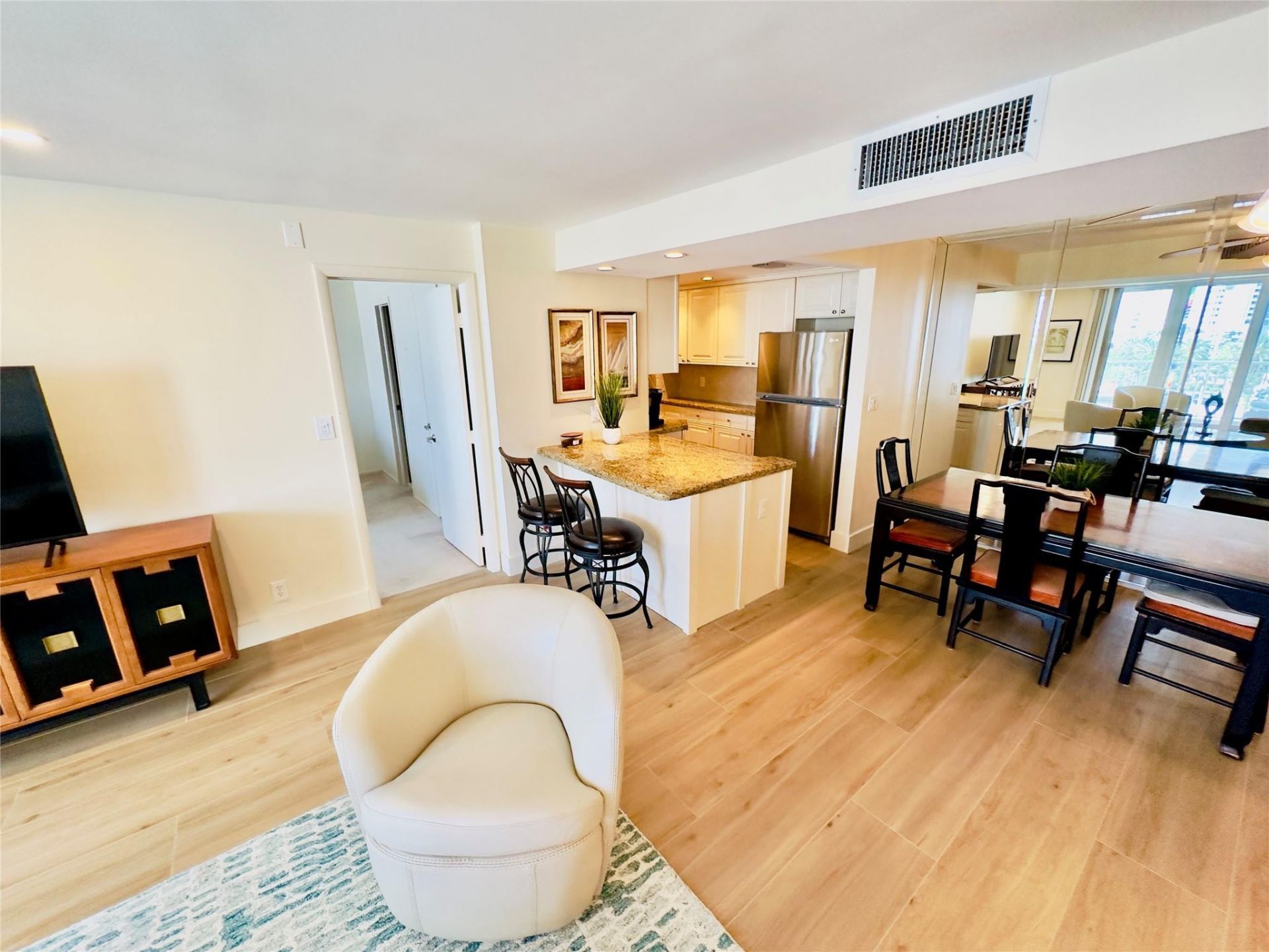 1 Las Olas Circle, Unit 513, Fort Lauderdale, FL 33316 Photo