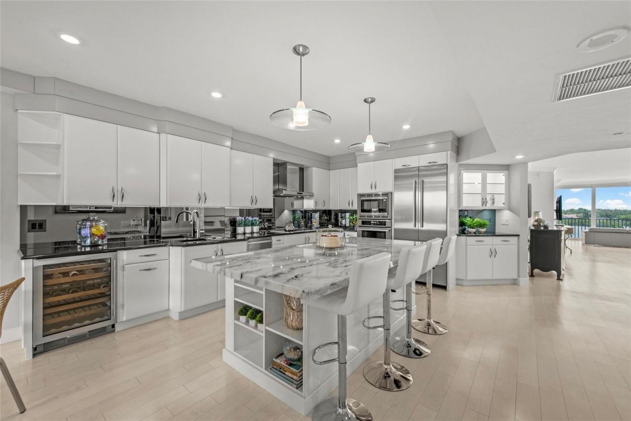 1280 Dolphin Bay Way, Unit 402, Sarasota, FL 34242 Photo