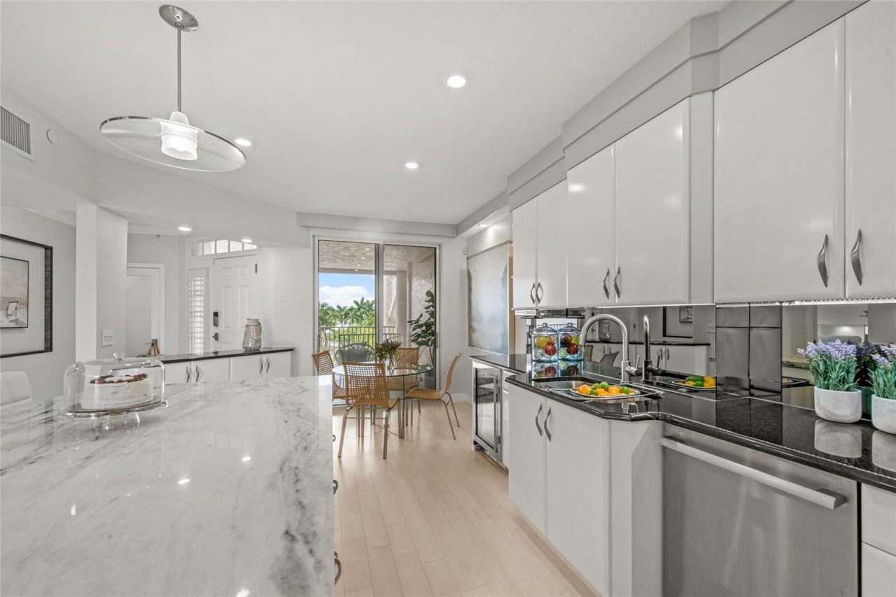 1280 Dolphin Bay Way, Unit 402, Sarasota, FL 34242 Photo