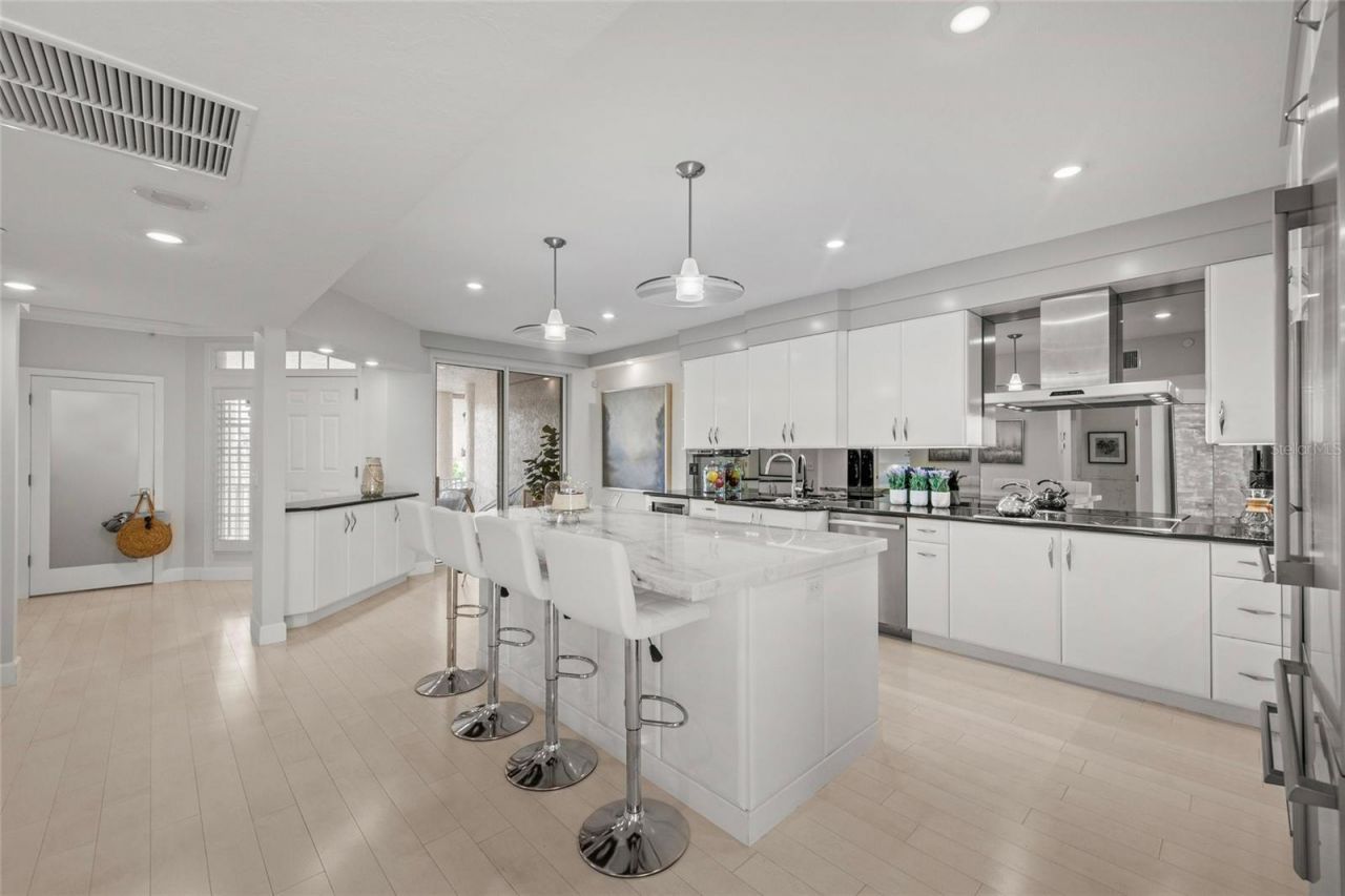 1280 Dolphin Bay Way, Unit 402, Sarasota, FL 34242 Photo