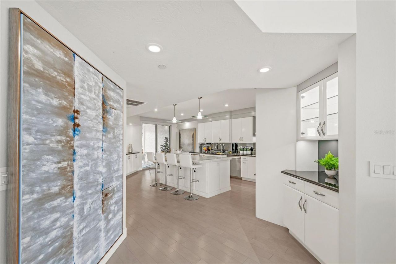 1280 Dolphin Bay Way, Unit 402, Sarasota, FL 34242 Photo