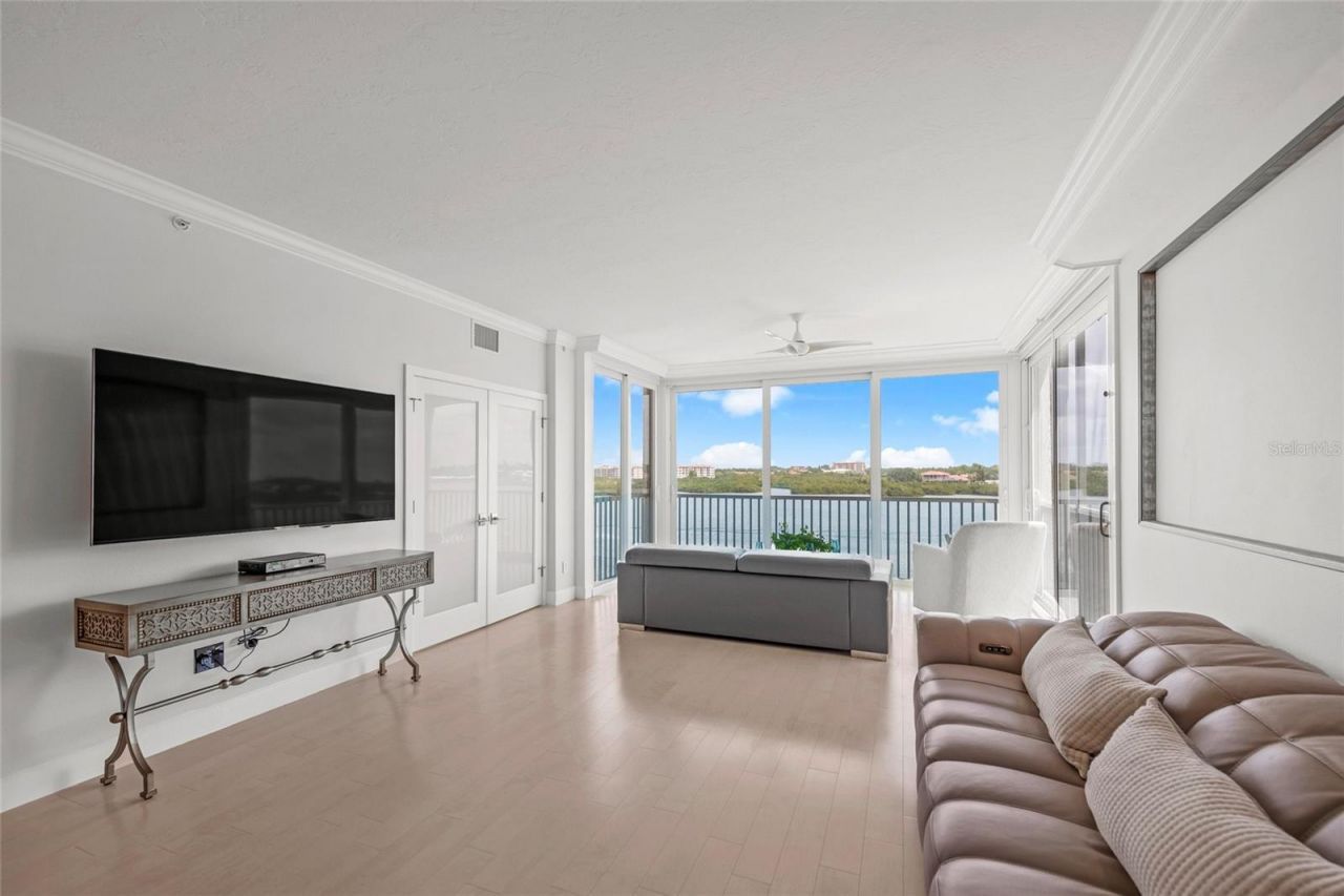 1280 Dolphin Bay Way, Unit 402, Sarasota, FL 34242 Photo