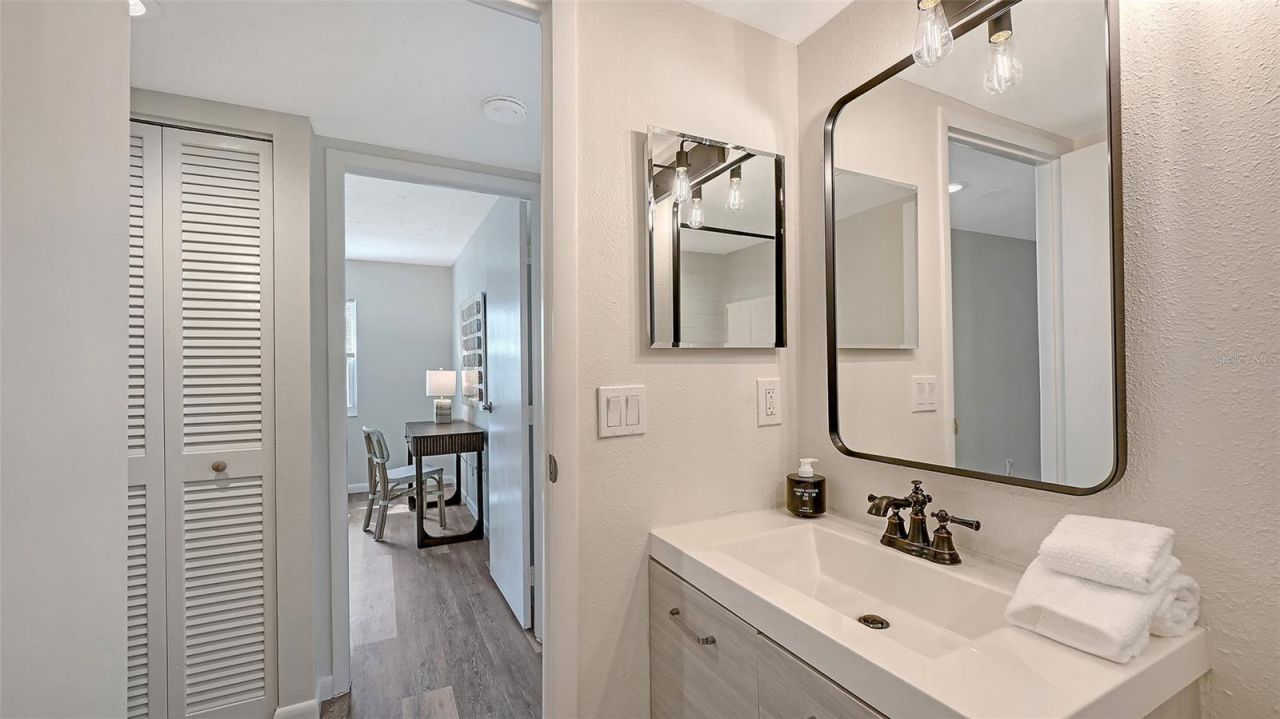 3229 Beneva Road, Unit 101, Sarasota, FL 34232 Photo