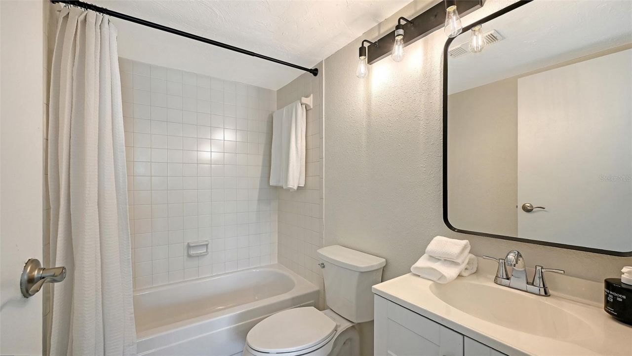 3229 Beneva Road, Unit 101, Sarasota, FL 34232 Photo