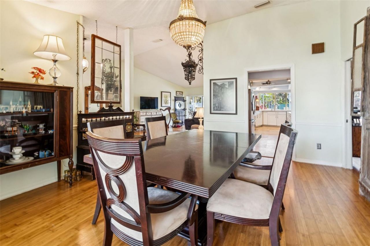 4616 Westford Circle, Tampa, FL 33618 Photo