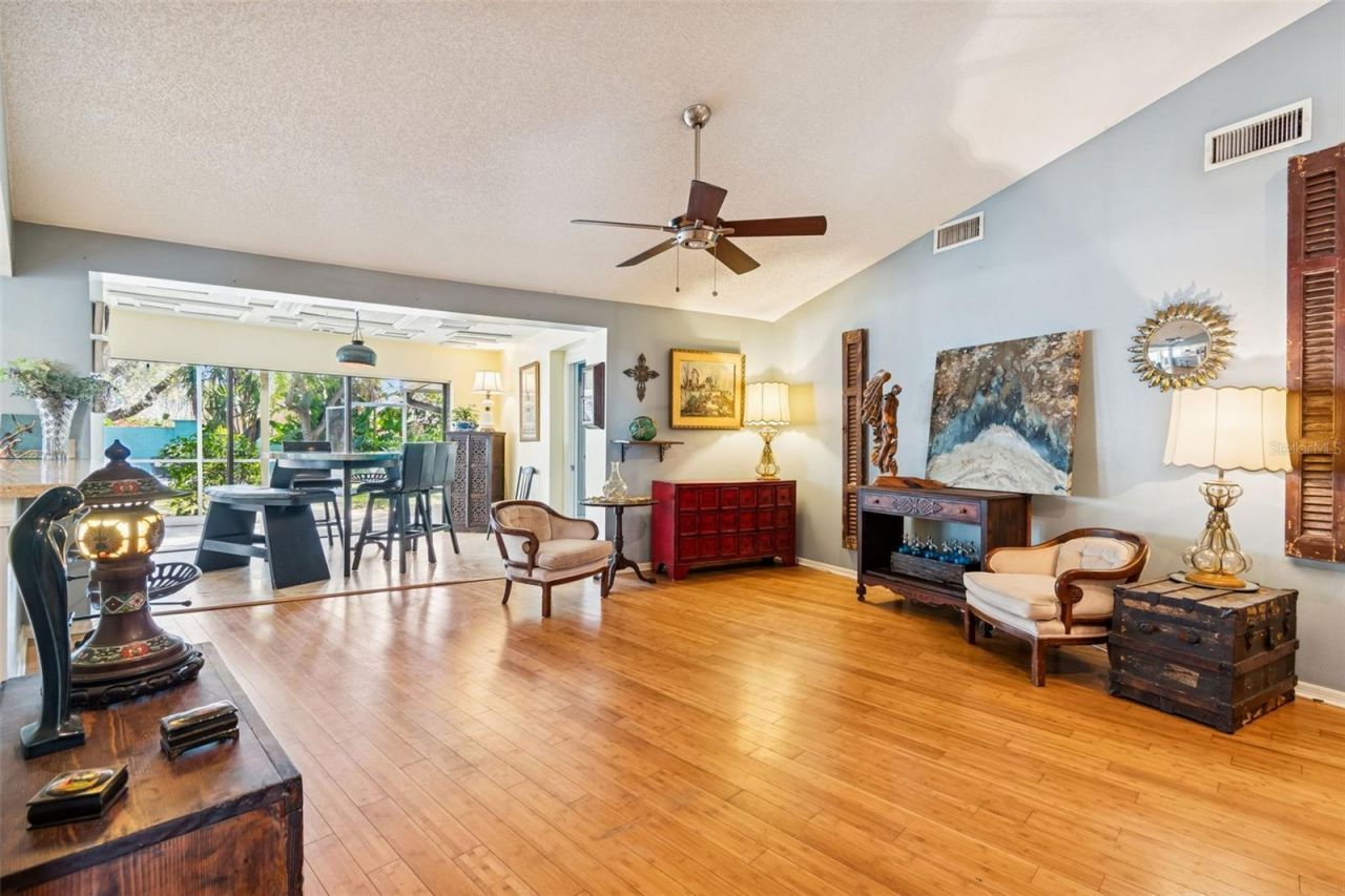 4616 Westford Circle, Tampa, FL 33618 Photo