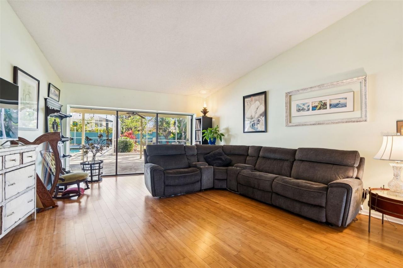 4616 Westford Circle, Tampa, FL 33618 Photo