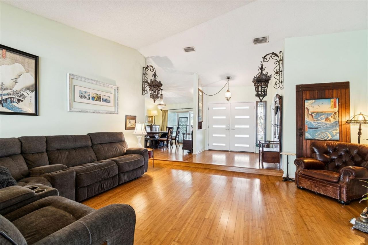 4616 Westford Circle, Tampa, FL 33618 Photo