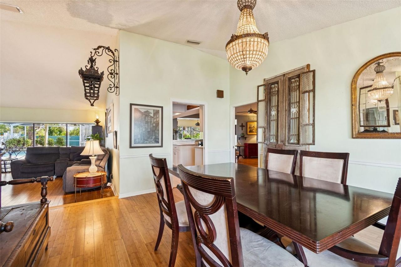 4616 Westford Circle, Tampa, FL 33618 Photo