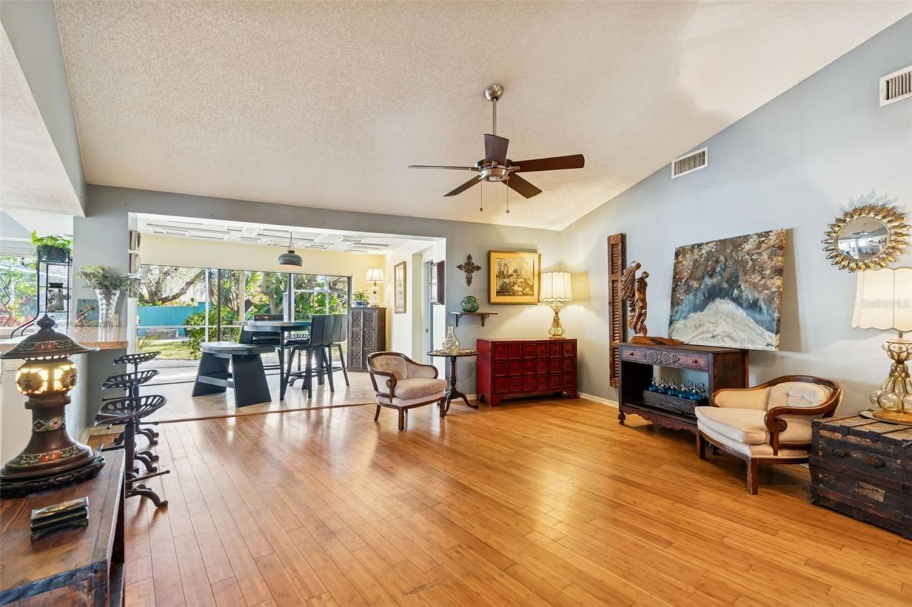 4616 Westford Circle, Tampa, FL 33618 Photo