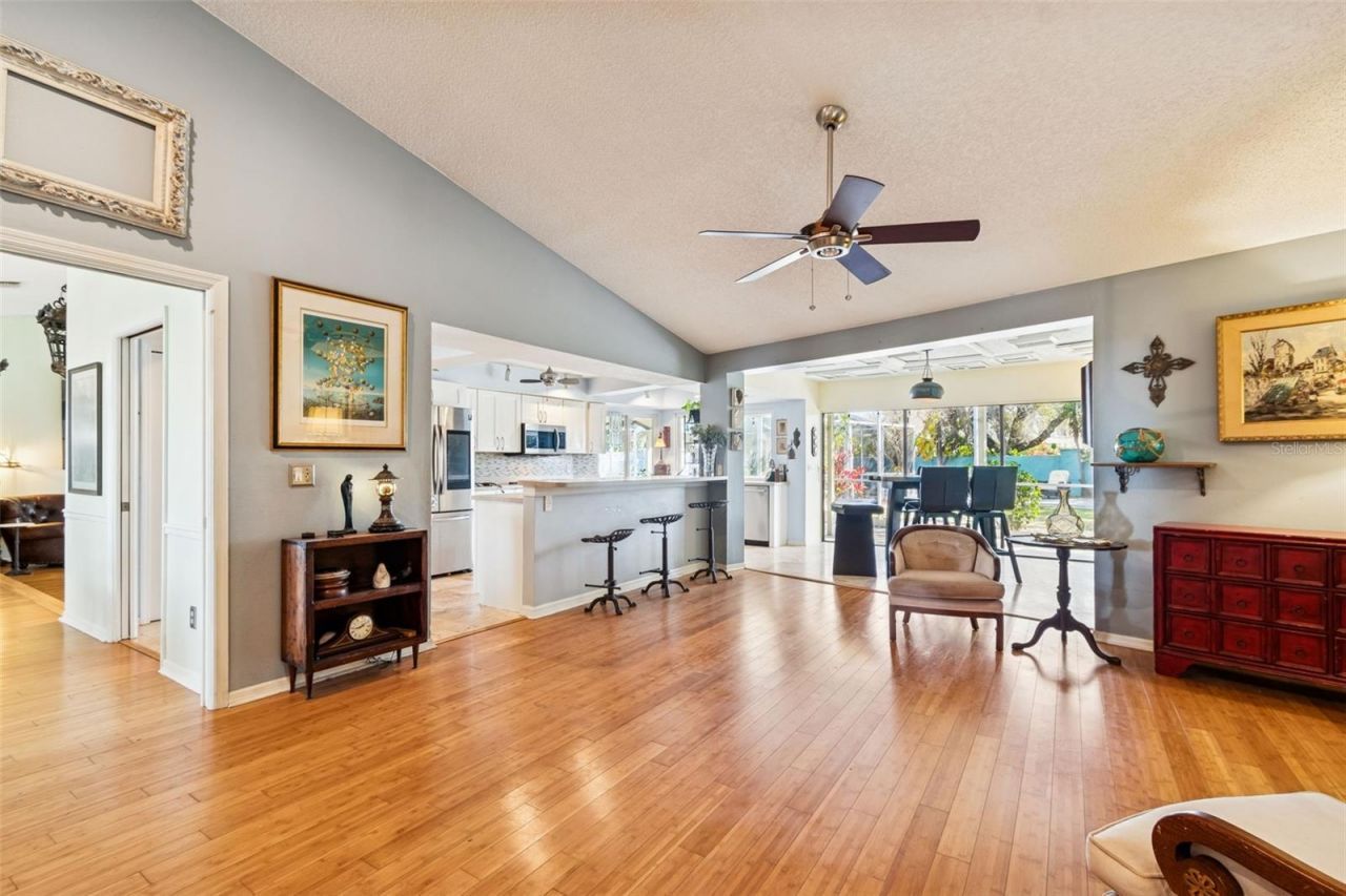 4616 Westford Circle, Tampa, FL 33618 Photo