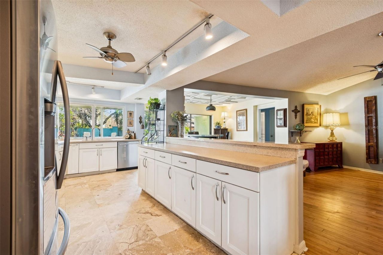 4616 Westford Circle, Tampa, FL 33618 Photo