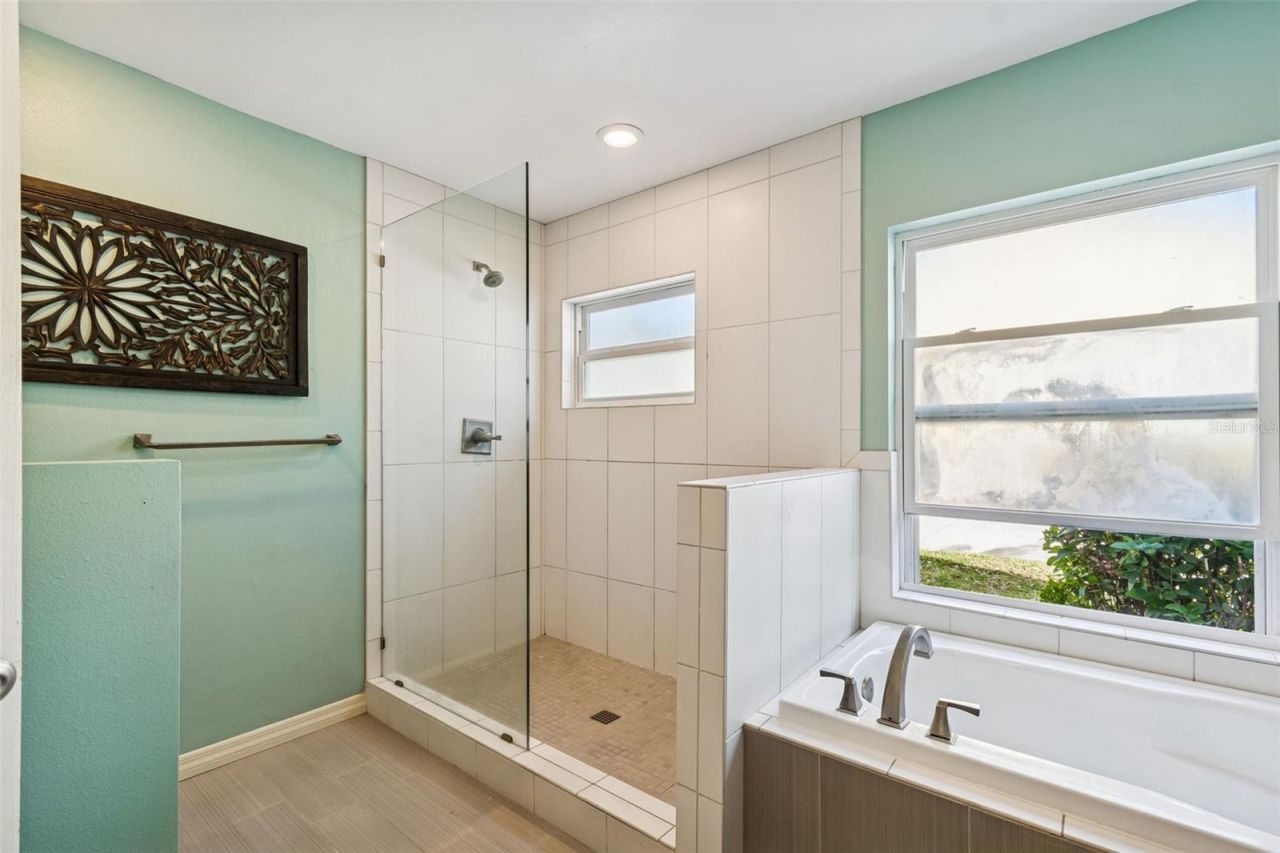 4616 Westford Circle, Tampa, FL 33618 Photo