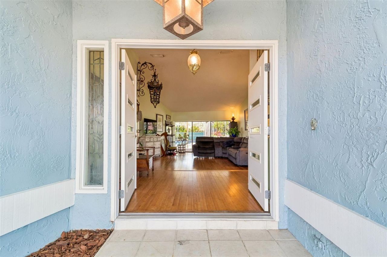 4616 Westford Circle, Tampa, FL 33618 Photo